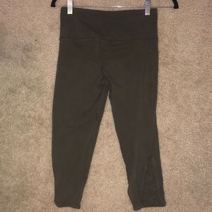 Capris athletic leggings